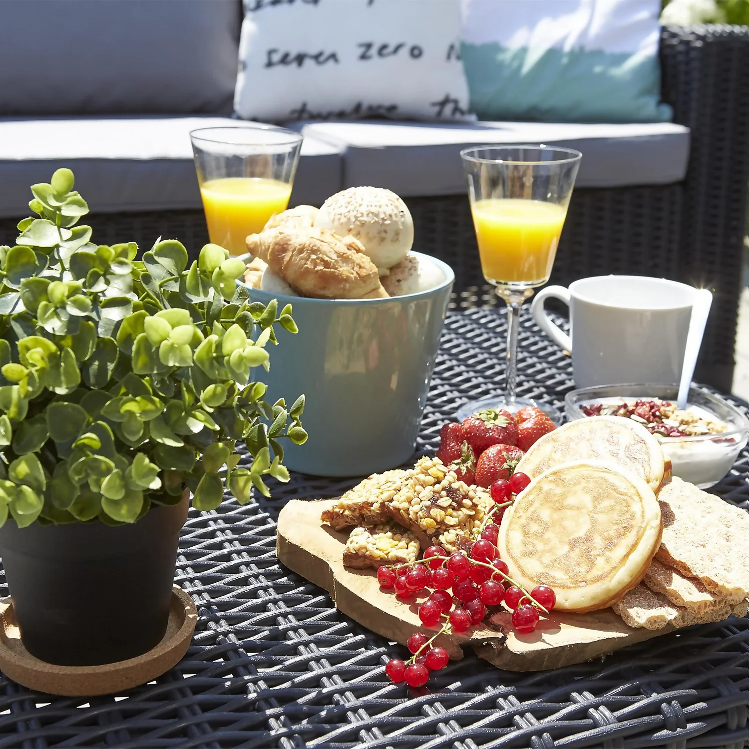 Keter California 4 Seater Outdoor Garden Furniture Lounge Set - Graphite With Grey Cushions 8 Keter California 4 Seater Outdoor Garden Furniture Lounge Set - Graphite With Grey Cushions - Image 6